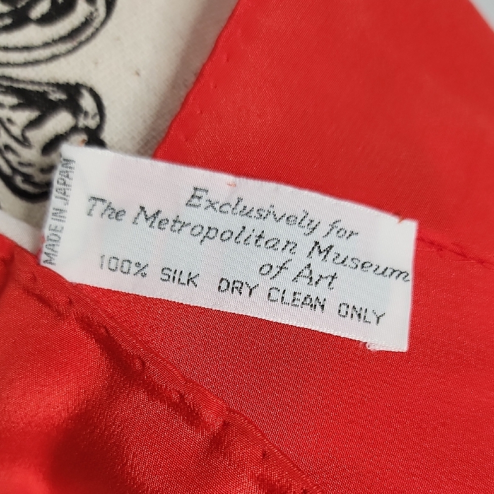 The Metropolitan Museum Of Art Elegant Plum Blossom Floral Silk Scarf - Picture 3 of 8